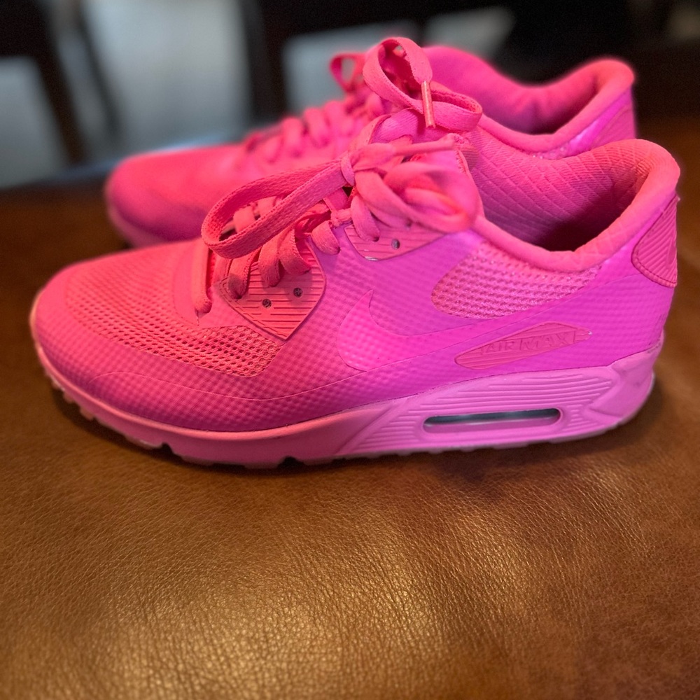 Nike Air Max. Size 8. Hot pink everywhere!